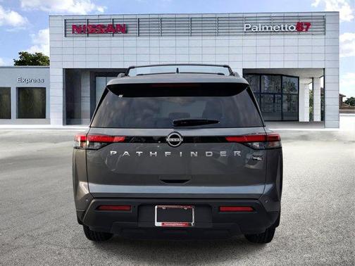 2025 Nissan Pathfinder SV