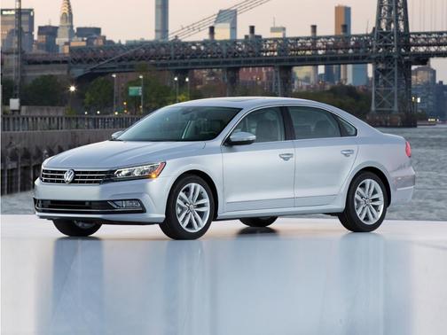 Pure White 2017 Volkswagen Passat 1.8T SE