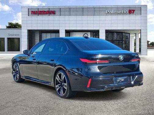 Black Sapphire Metallic 2023 BMW 740 i