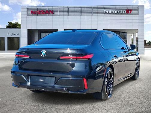 Black Sapphire Metallic 2023 BMW 740 i