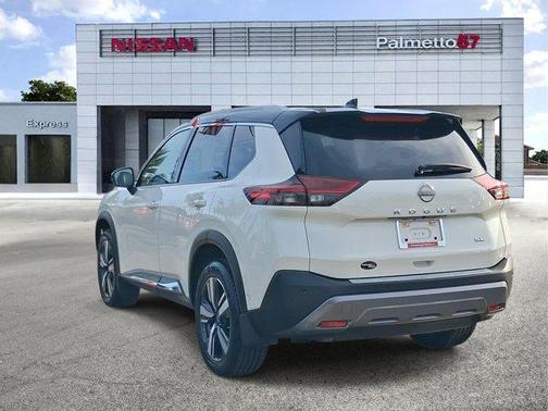 White / Black 2022 Nissan Rogue SL