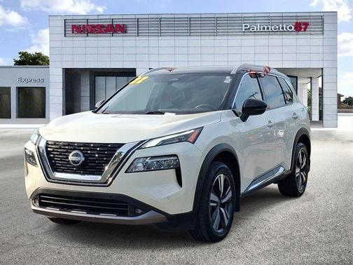 White / Black 2022 Nissan Rogue SL