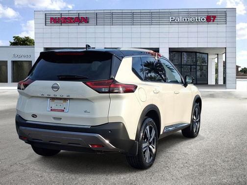 White / Black 2022 Nissan Rogue SL