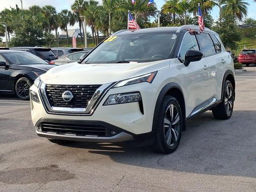 White / Black 2022 Nissan Rogue SL