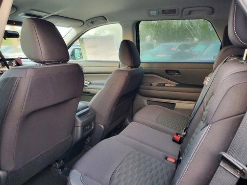 2025 Nissan Pathfinder S