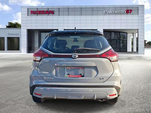 2023 Nissan Kicks SR