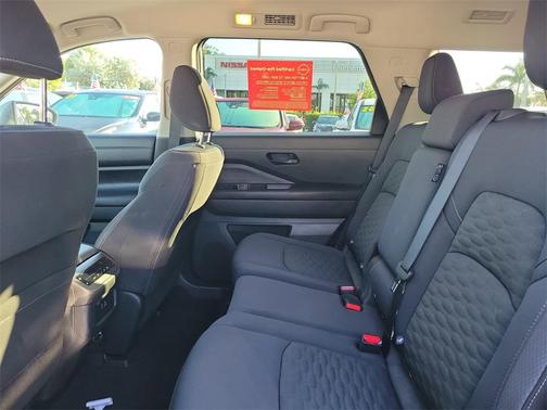 2024 Nissan Pathfinder SV