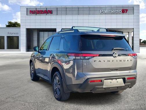 2024 Nissan Pathfinder SV
