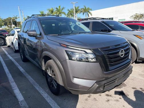 2024 Nissan Pathfinder SV
