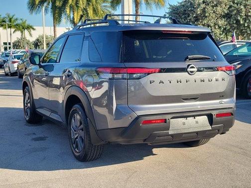 2024 Nissan Pathfinder SV