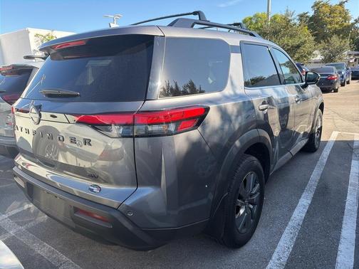 2024 Nissan Pathfinder SV