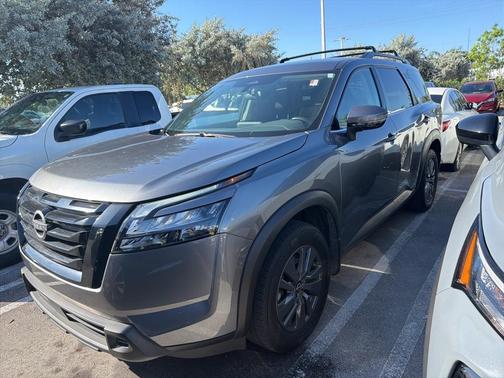 2024 Nissan Pathfinder SV