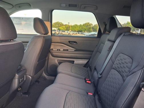 Pearl 2026 Nissan Pathfinder SV