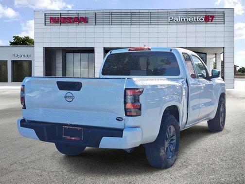 2025 Nissan Frontier SV