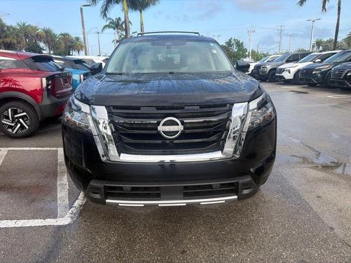 Black 2024 Nissan Pathfinder SL