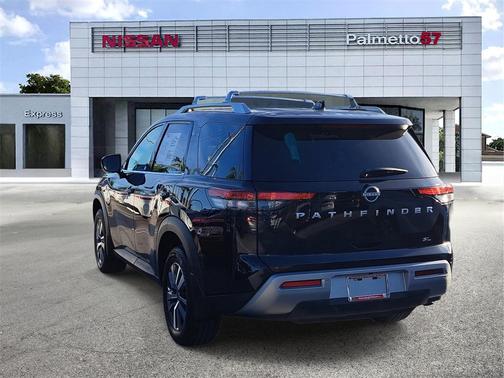 2024 Nissan Pathfinder SL