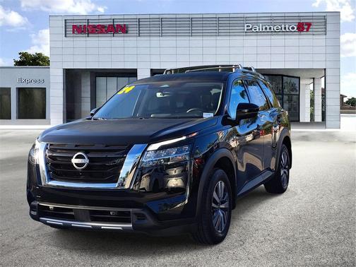 2024 Nissan Pathfinder SL