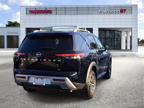 2024 Nissan Pathfinder SL