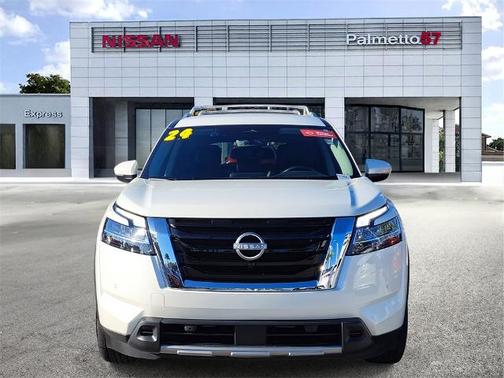 2024 Nissan Pathfinder SL