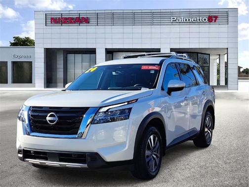 2024 Nissan Pathfinder SL