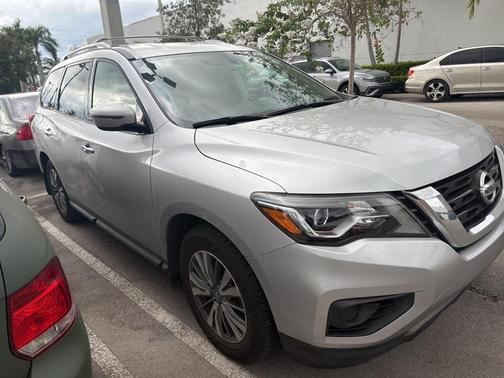 2020 Nissan Pathfinder S