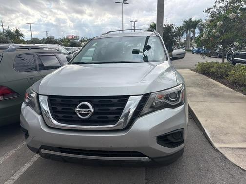 2020 Nissan Pathfinder S