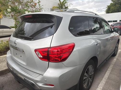 2020 Nissan Pathfinder S