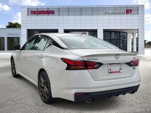 2025 Nissan Altima SR