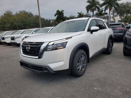 2025 Nissan Pathfinder SV