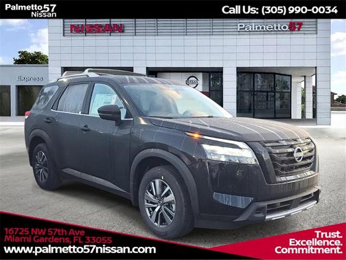 2025 Nissan Pathfinder SL