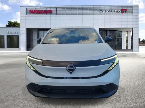 Everest White P 2026 Nissan Leaf S+