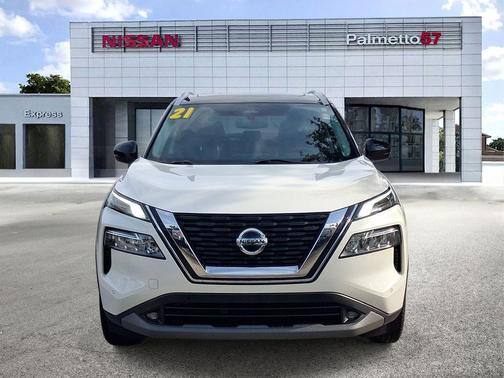 White / Black 2021 Nissan Rogue SL