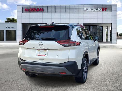 White / Black 2021 Nissan Rogue SL