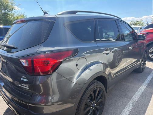 Magnetic Metallic 2019 Ford Escape SE