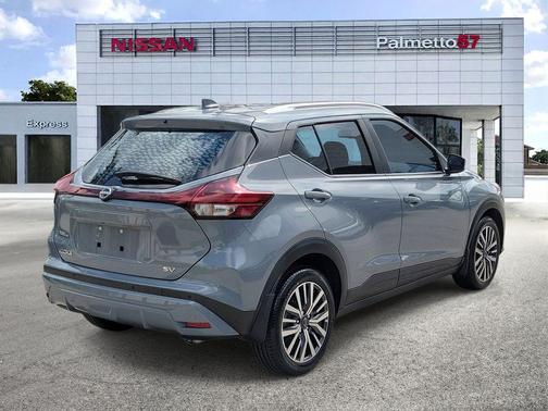 Boulder Gray Pearl 2022 Nissan Kicks SV