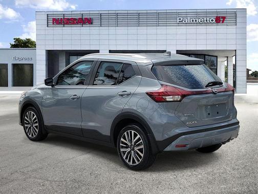 Boulder Gray Pearl 2022 Nissan Kicks SV