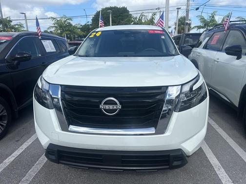 2024 Nissan Pathfinder S