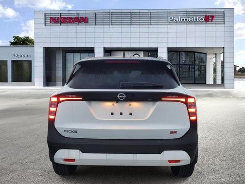 2025 Nissan Kicks SR
