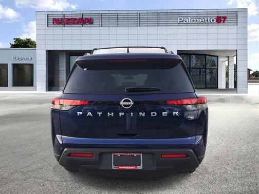 2025 Nissan Pathfinder SV
