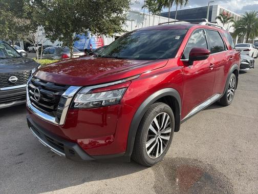 2023 Nissan Pathfinder Platinum