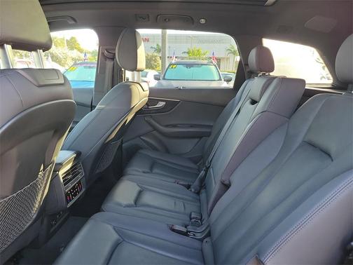 2021 Audi Q7 45 Premium Plus