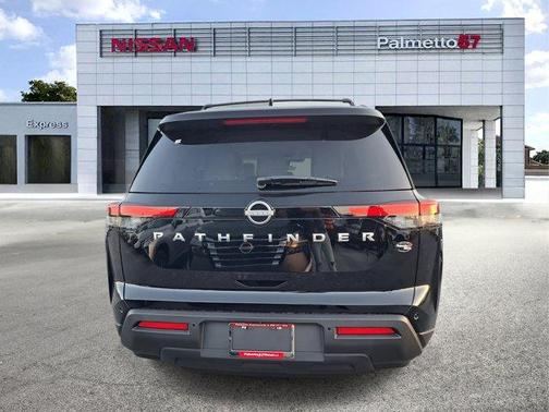 2025 Nissan Pathfinder SV