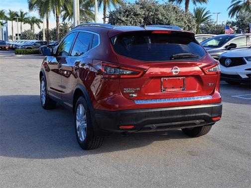 2022 Nissan Rogue Sport SV