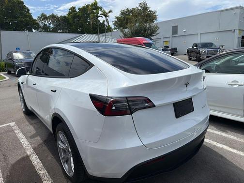 Pearl White Multi 2024 Tesla Model Y Long Range
