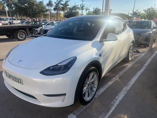 Pearl White Multi 2024 Tesla Model Y Long Range
