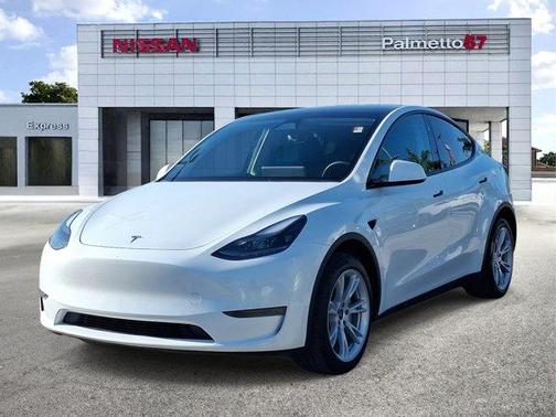 Pearl White Multi 2024 Tesla Model Y Long Range