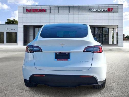 Pearl White Multi 2024 Tesla Model Y Long Range