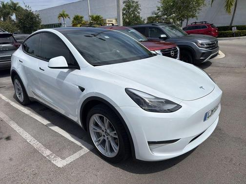 Pearl White Multi 2024 Tesla Model Y Long Range