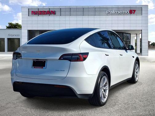 Pearl White Multi 2024 Tesla Model Y Long Range
