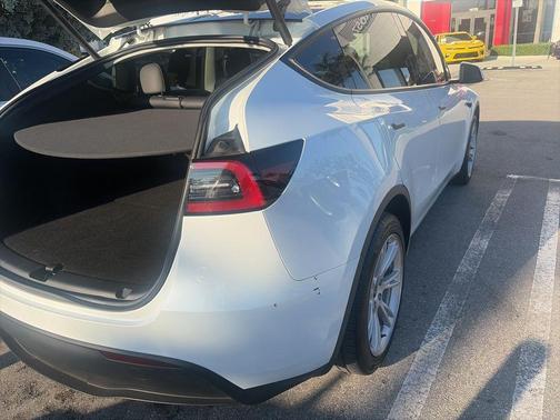 Pearl White Multi 2024 Tesla Model Y Long Range